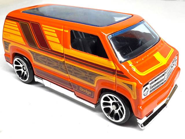 Custom '77 Dodge Van